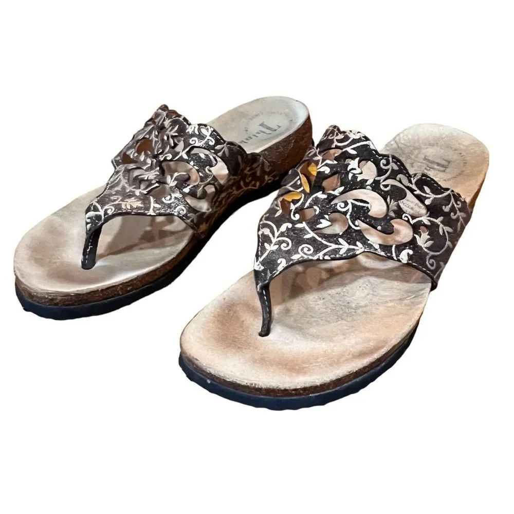 Think! Brown Gold Sandals Metallic Lace Flip Flops Leather Floral Cork Insole